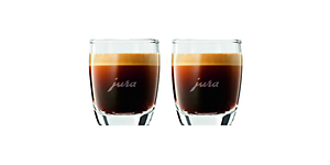 Två glas med espresso från Jura kaffemaskin. 