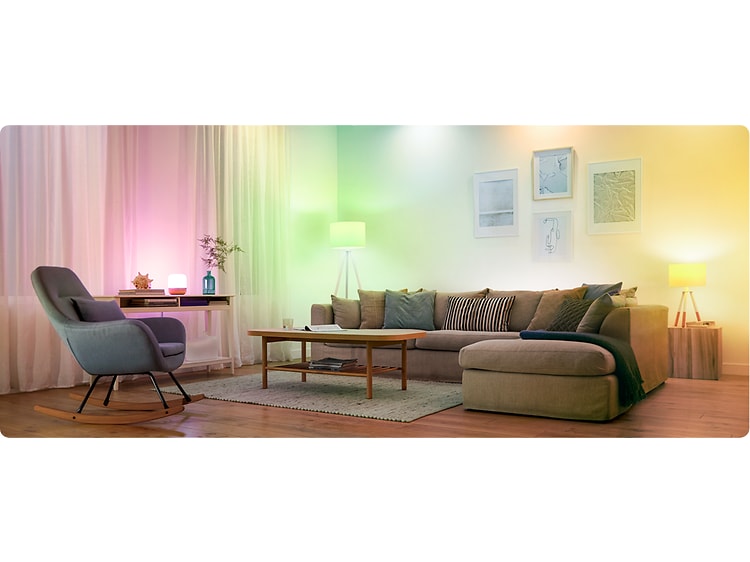 Wiz Connected vardagsrum med färgade ljus.
