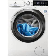 En vit tvättmaskin från Electrolux med blå tvtt inuti maskinen. 