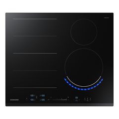 Svart induktionshäll från Samsung med blått ljus. 