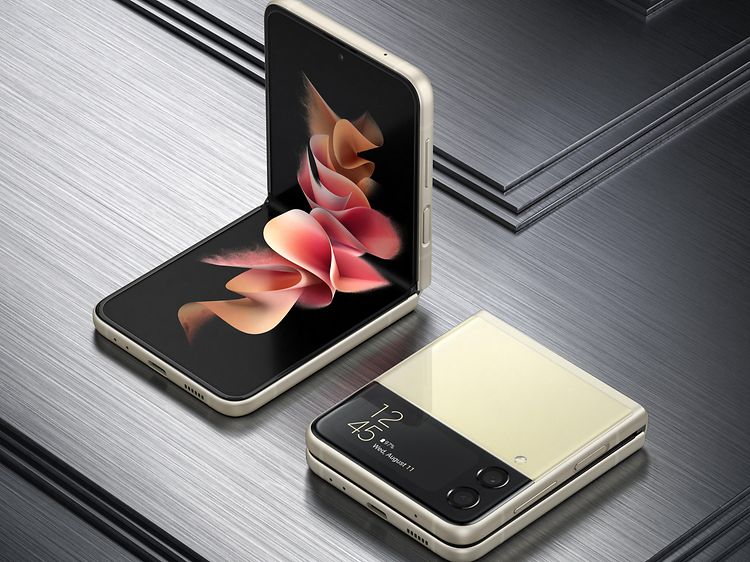 Samsung Galaxy Z Flip3 i guld