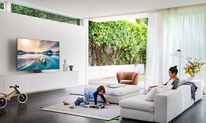 CE - Jämför abonemang - Mother and son playing in front of TV