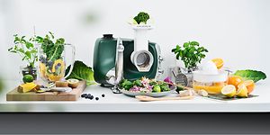 Ankarsrum köksassistent och mat på ett bord