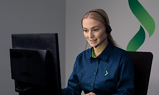 Comercial services - Services - CCC worker answering a call