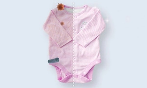 Tvättmaskin med ångfunksion: Babyskjorta före och efter ångrengöring.