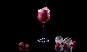 G Craft Ice-Red drink with berrie