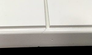 Detaljbild på en skada i en epoq front.