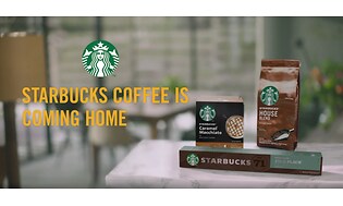 Tre olika produkter från Starbucks med texten: "Starbucks coffee is coming home" och logga. 