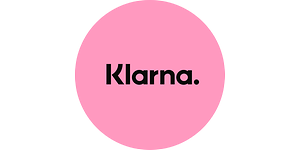 Klarna rund rosa logotyp med svart text.