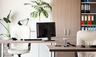 Kontorsstolar på ett kontor