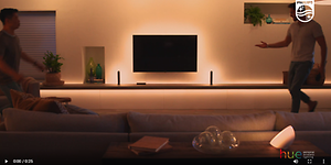 Skärmdump från video om Philips Hue hemmabio.