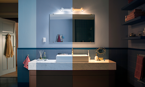 Philips Hue Adore spots i ett badrum, bild delad i två där ena sidan visar varm belysning och andra sidan kall.