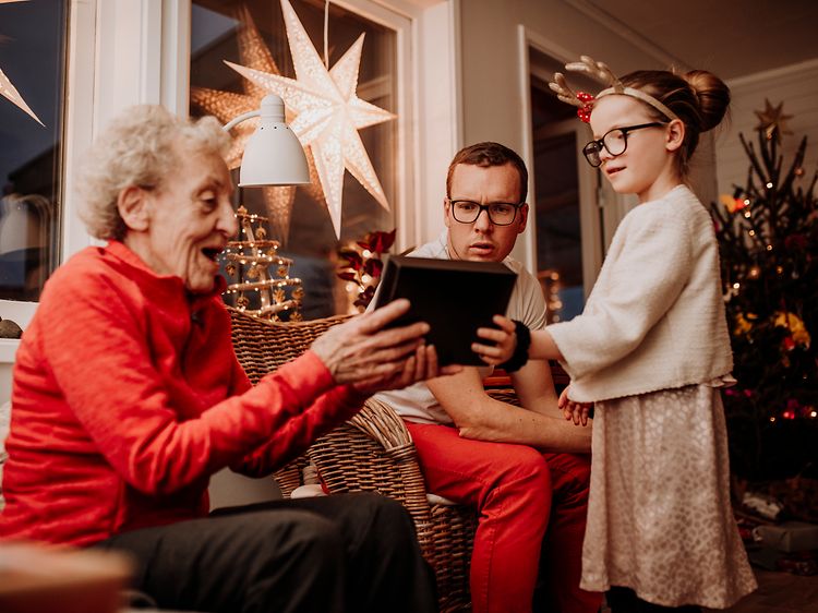 Julklapp till mormor? Tips till mor och farföräldrar Elgiganten