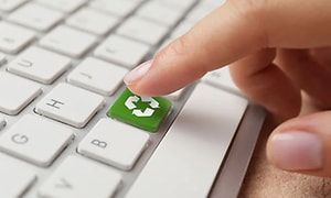 Hur man återvinner en PC: En återvinningssymbol på ett tangentbord.