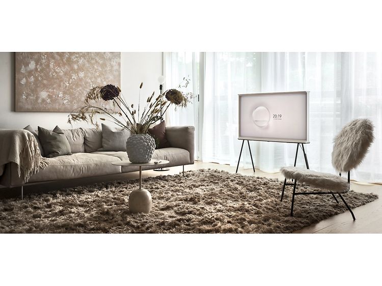 Samsung TV:n The Serif i ett modernt vardagsrum.