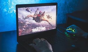 Call of Duty Warzone på en laptop
