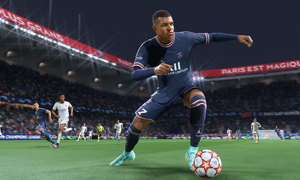 Mbappé spelar fotboll