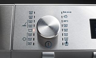 Närbild av Electrolux myPRO tvättmaskins kontrollpanel 