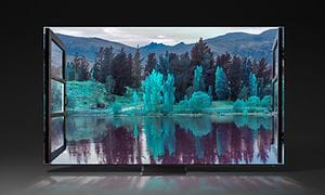 Samsung-TV-QN800A- Sjö sedd genom fönster