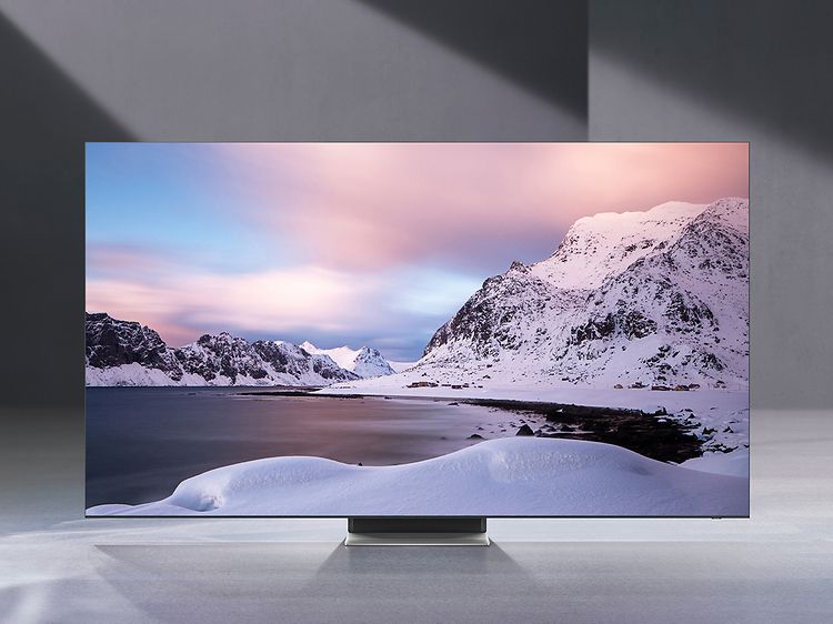 Samsung-TV-QN900A-Fjälltopp och vatten