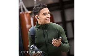 Man med Elite 4 Active på ett gym