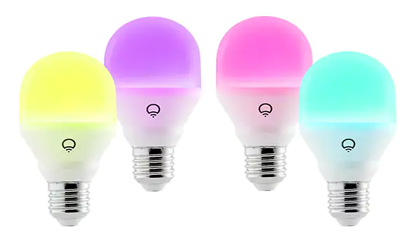 två LIFX glödlampor i lila och rosa
