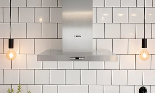 Silverfärgad köksfläkt från Bosch