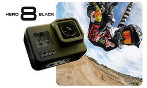 GoPro Hero 8 Black framför en motocross-förare som hoppar