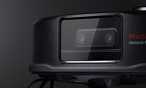Närbild av en Roborock S6 MaxV Vacuum och dess dubbla kameror
