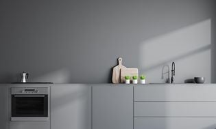 MDA-Inbyggnadsugn i ett grått minimalistiskt kök