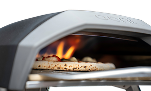 Pizza i en pizzaugn