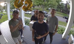 Arlo-2K video av gäster utanför dörren