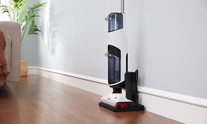 Roborock Dyad skaftdammsugare vid laddningsstation