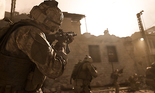 Skärmdump från Call of duty spelet: Spelare / soldat riktar sitt vapen mot fiende på hustak.
