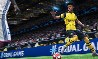 Man i full fart efter bollen på fotbollsplanen, skärmdump från FIFA spelet.