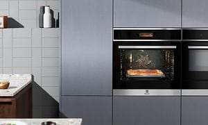 MDA-Ovens-Inbyggd ugn med mat inuti den