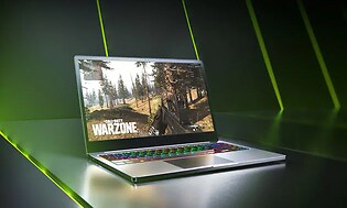  Gaming laptop med CoD Warzone på skärmen.