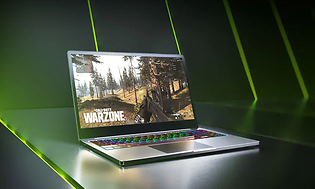 Gaming laptop med CoD Warzone på skärmen.