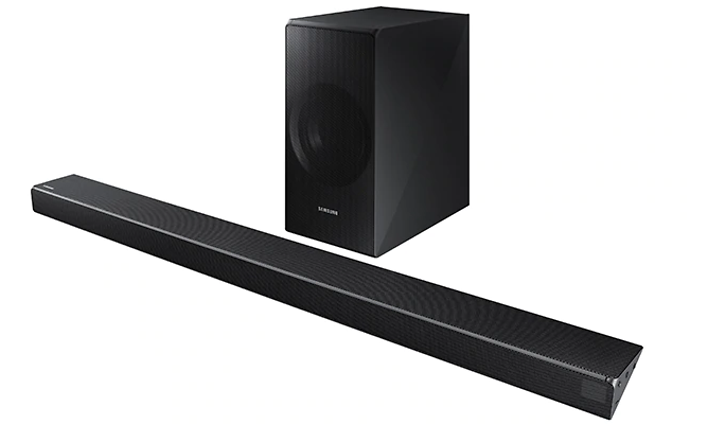 Soundbar med ljudförstärkare helt i svart med vit bakgrund.