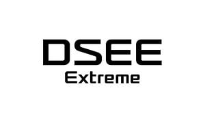 Logotype för Sony hörlurar, svart text "DSEE Extreme" på vit bakgrund. 
