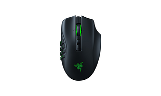 En svart gamingmus med neongröna detaljer som lyser, av märket Razer Naga Pro. 