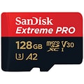 Ett minneskort från Sandisk till mobiltelefon med 128 GB lagringsplats i svart och röd färg med vit oxg guldig text.