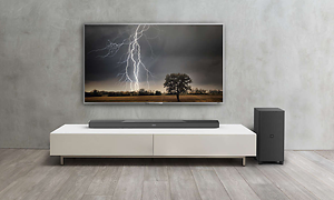 TV med soundbar och baslåda
