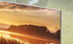 QLED-TV som visar vatten i solljus