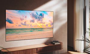 QLED-TV med strand i solnedgången