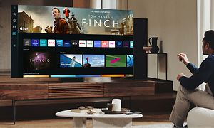QLED TV med appar i vardagsrummet
