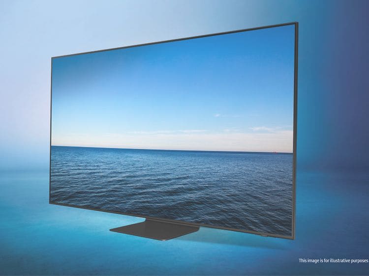 Samsung-QN90B TV-skärm med hav och himmel