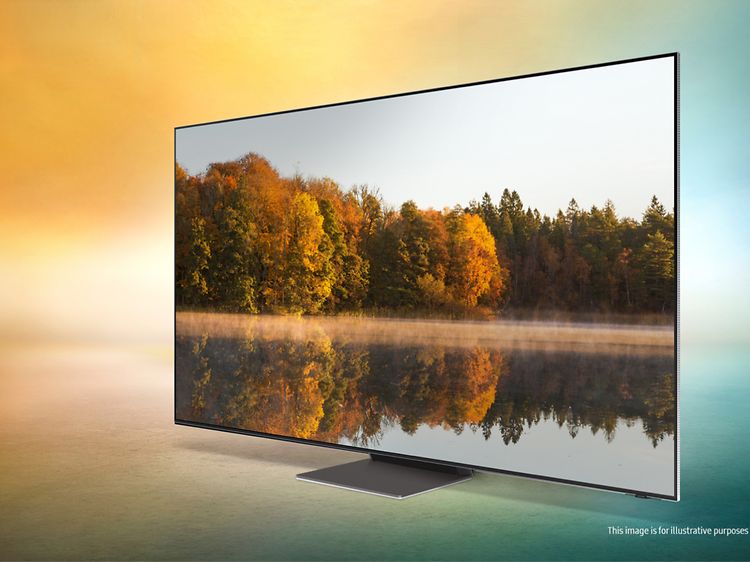 Samsung-QN700B En TV-skärm som visar vacker natur 