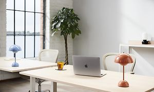 Apple MacBook på ett skrivbord