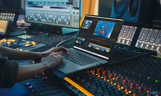 Lenovo Yoga Slim 7 Pro X i en inspelningsstudio